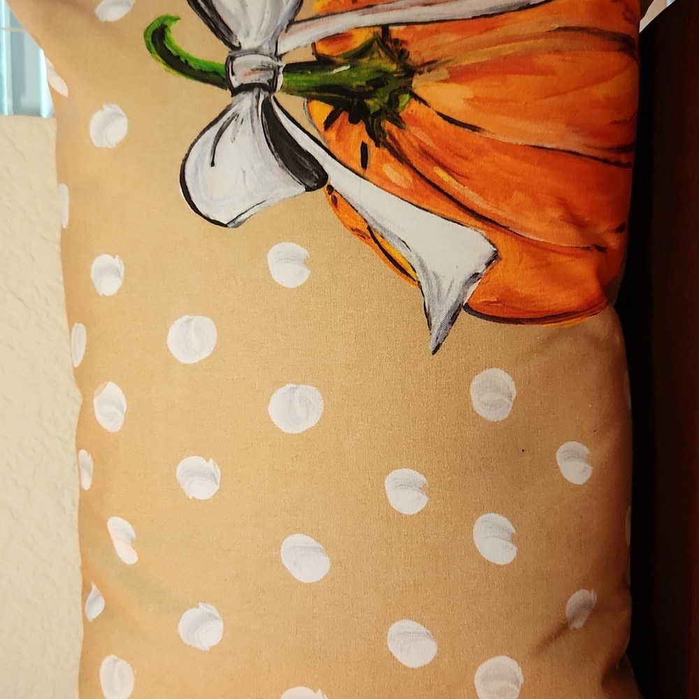 Decorative Seasonal Pillow - Timree - Picture 4 of 9